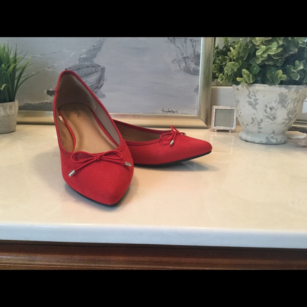 Red pointed toe flats